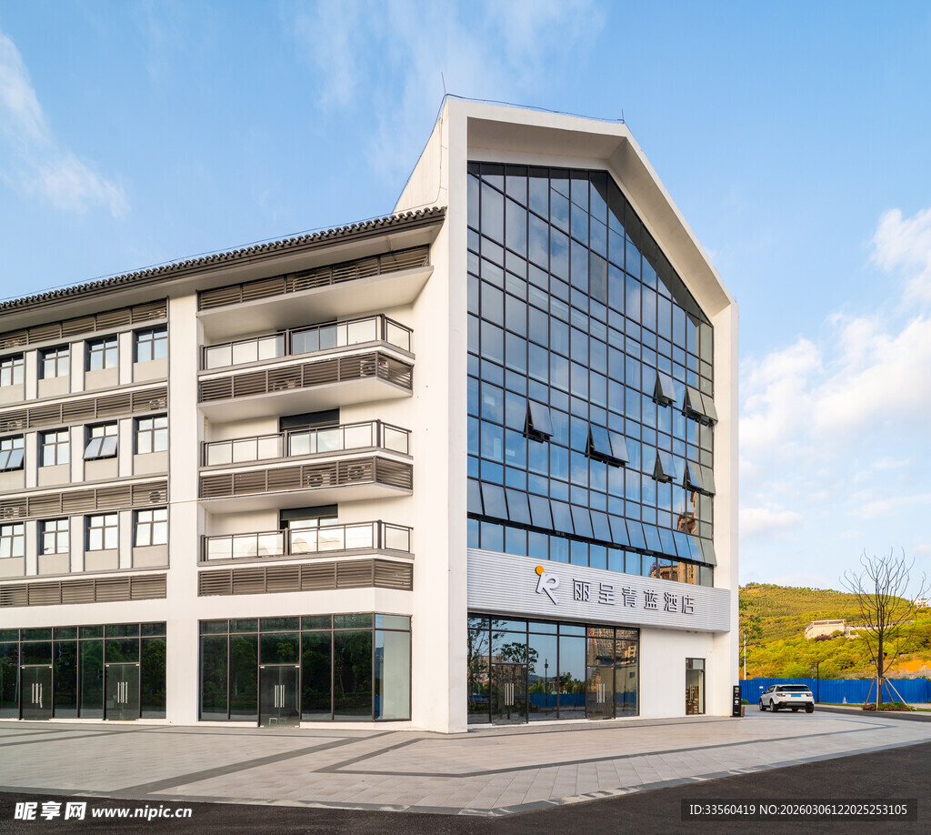 现代风格商务办公大楼