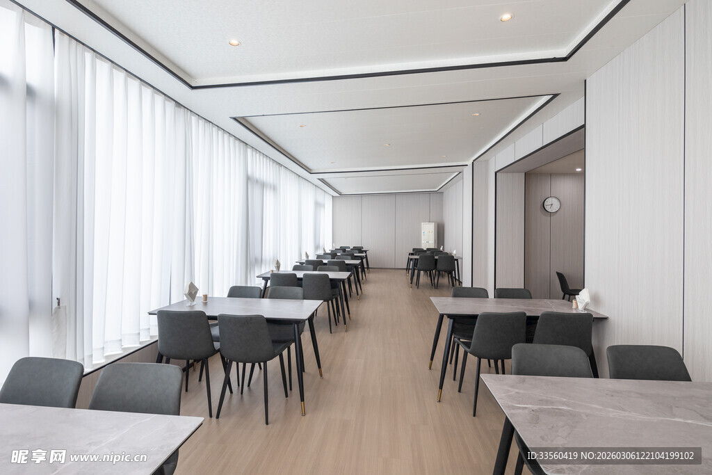 现代简约风格宽敞会议室