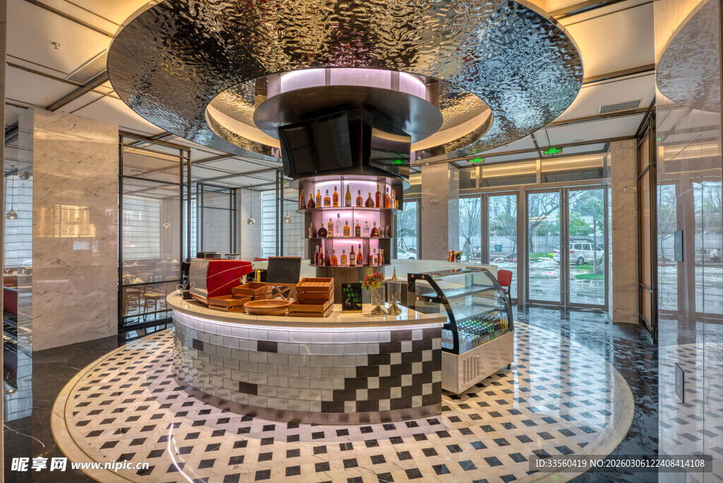 豪华大厅内的精美旋转装饰