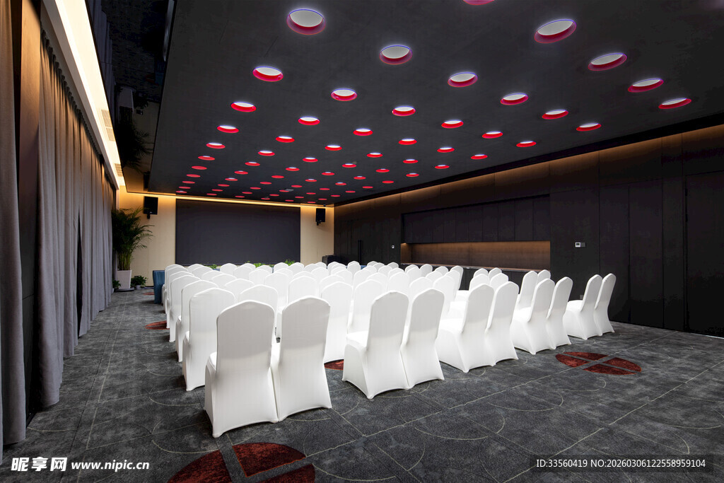 宽敞整洁的室内会议场地