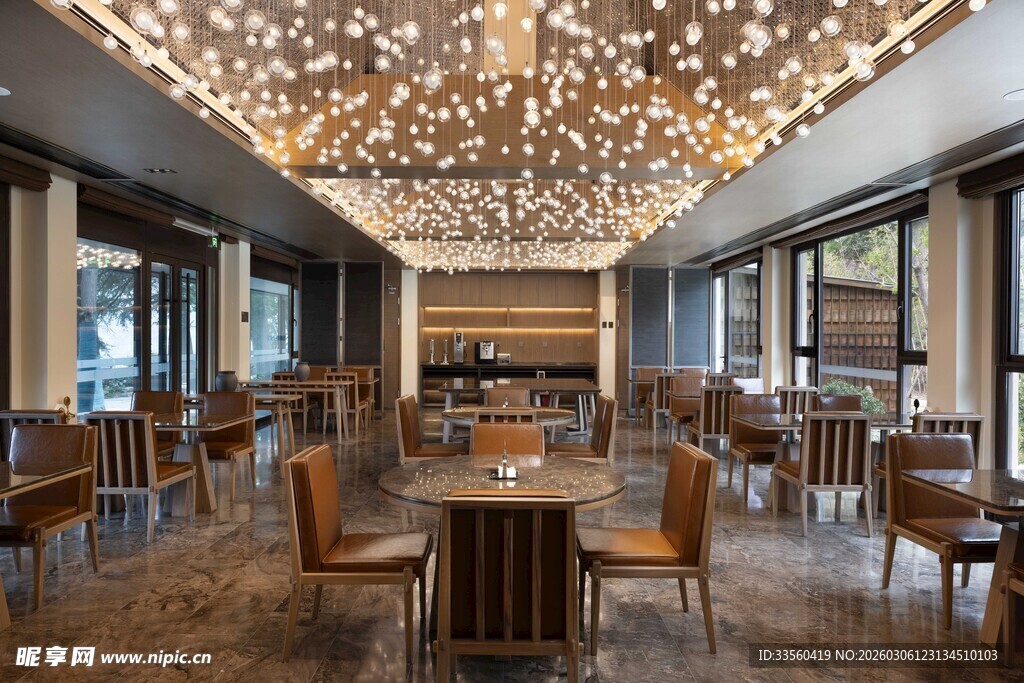 温馨雅致的室内餐厅空间