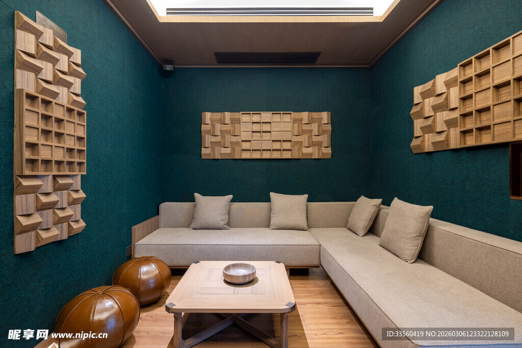 深绿墙面客厅沙发布置