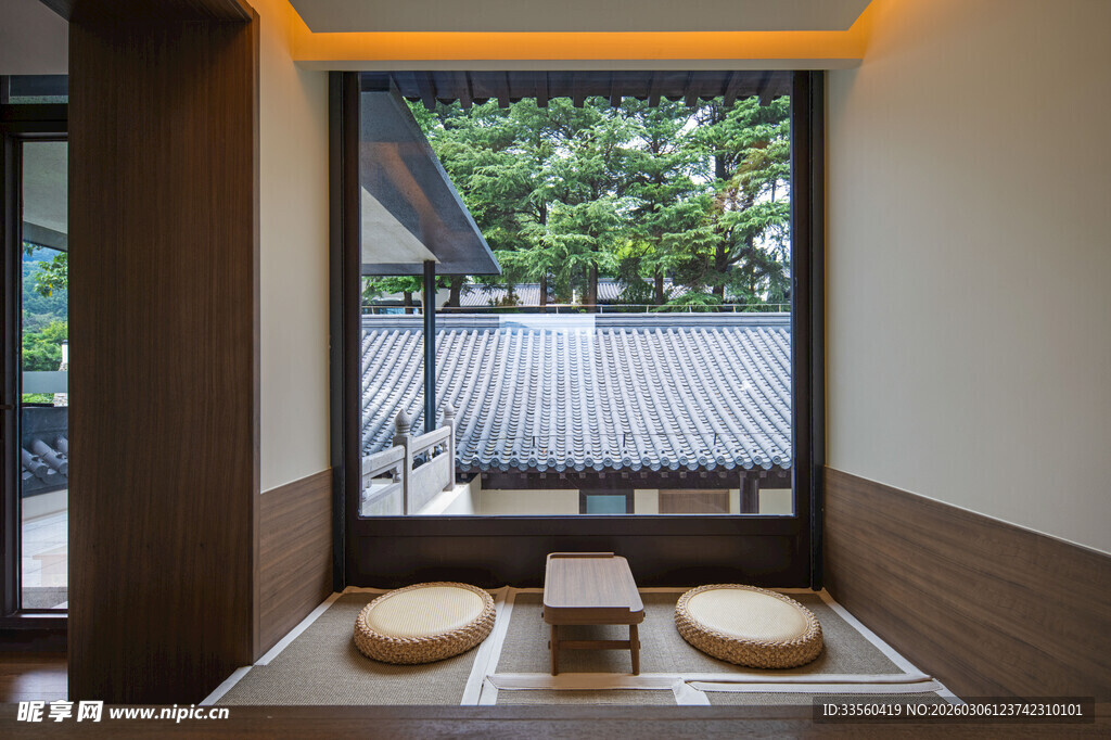 日式茶室窗边宁静茶席