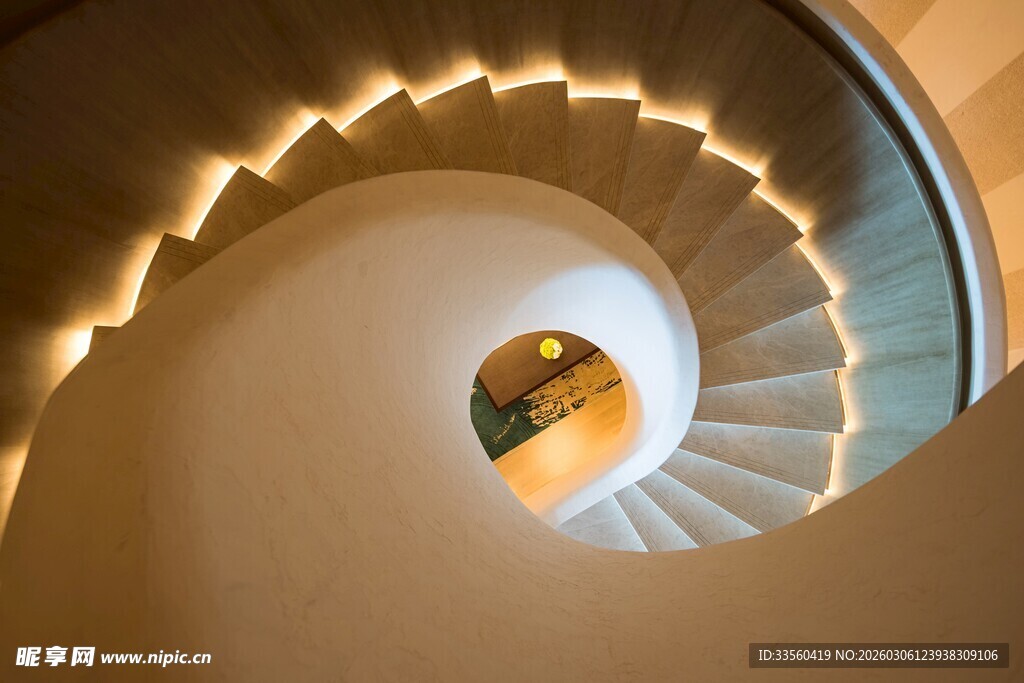 螺旋楼梯的光影美感
