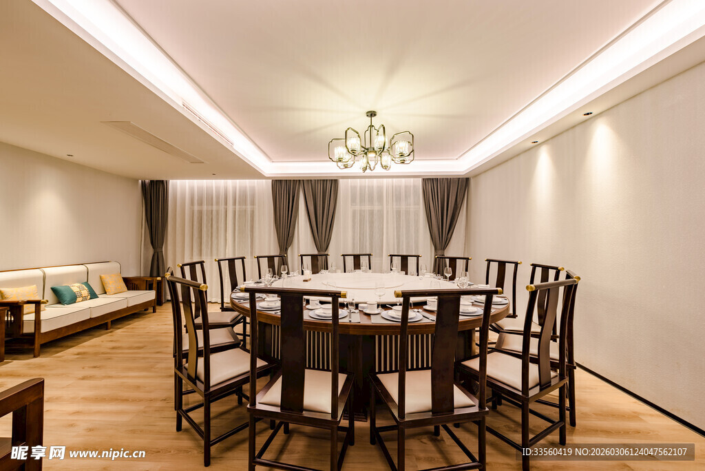 中式餐厅圆桌典雅布局