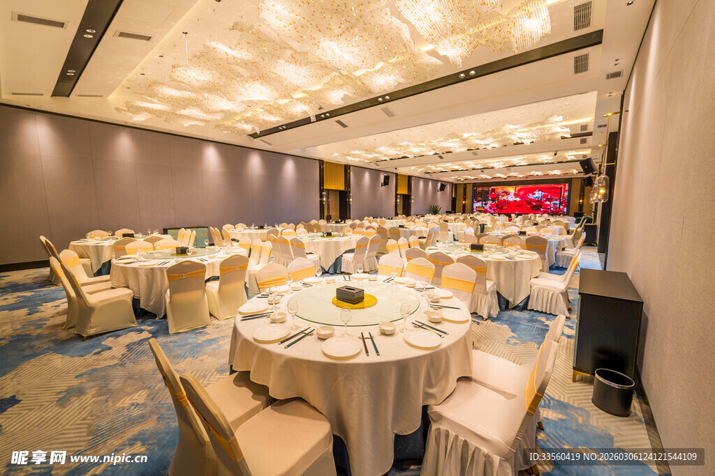 豪华宴会大厅桌椅布置