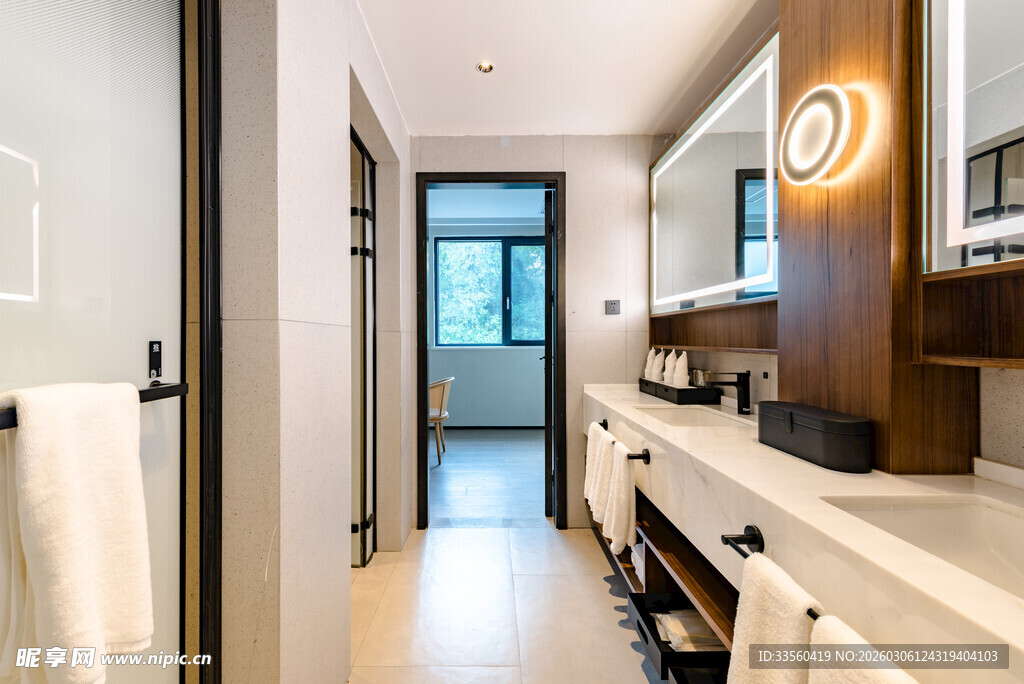 现代简约风家居走廊一角