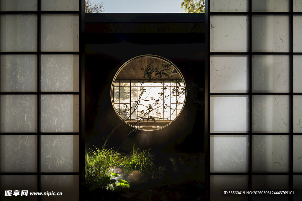 中式圆窗景致