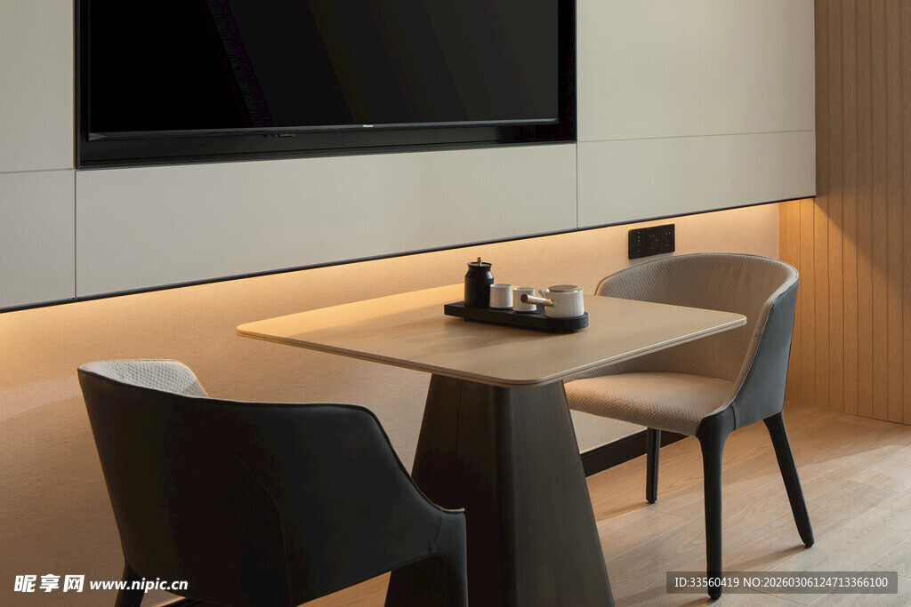 现代简约风客厅桌椅组合