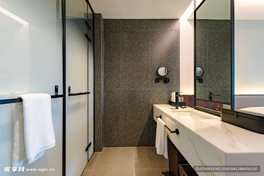 现代简约风格的浴室空间