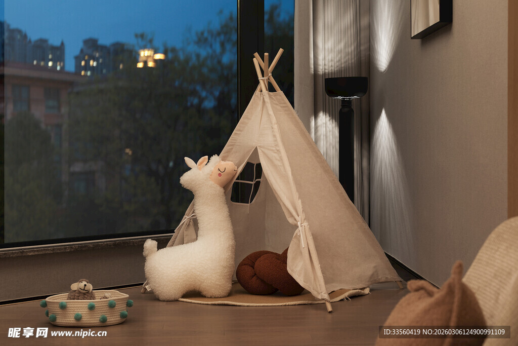 儿童房内可爱帐篷与玩偶