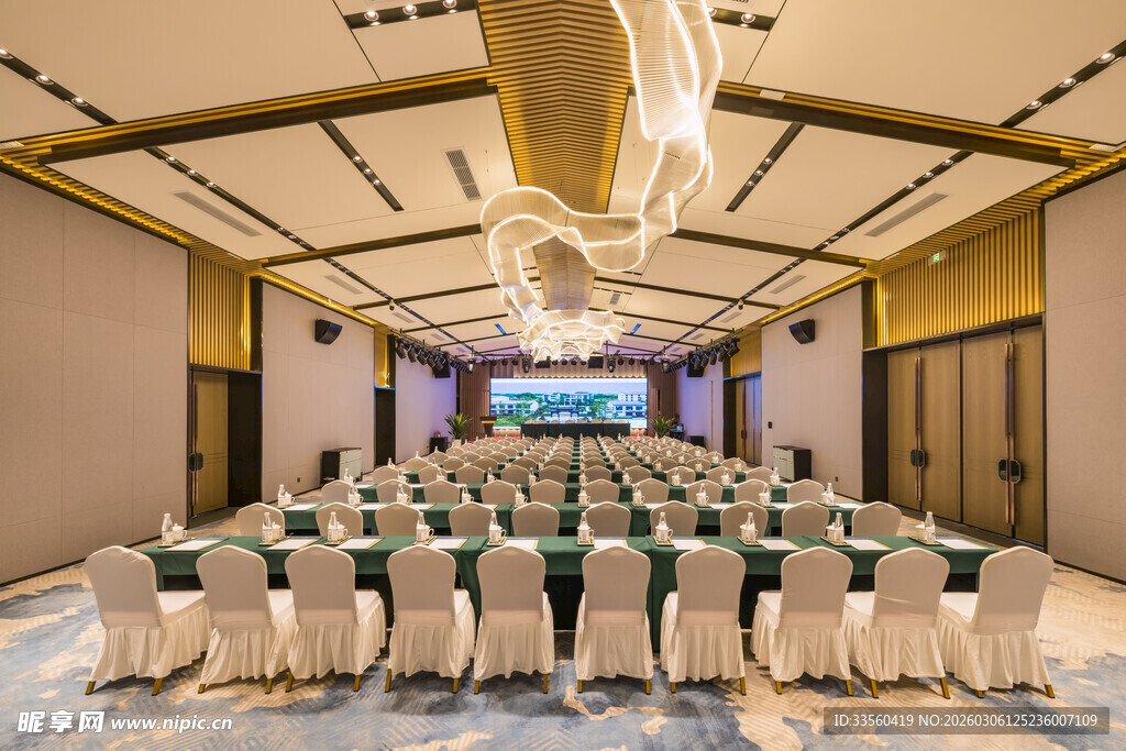 豪华大气的宴会厅布置