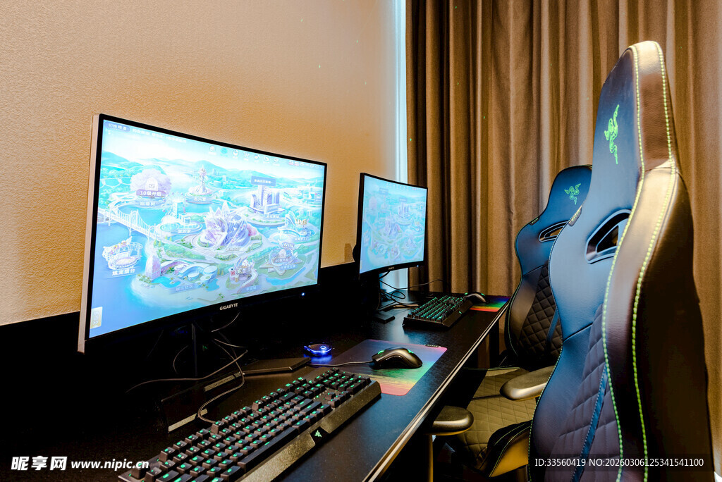电竞风格电脑桌面布置