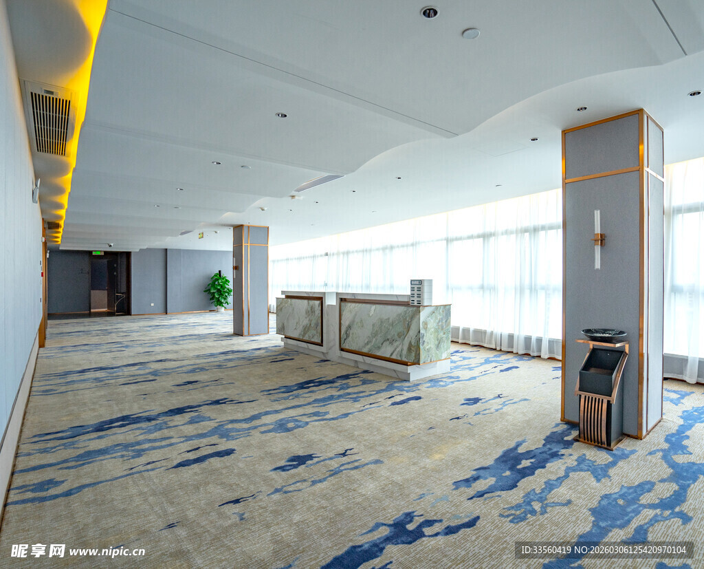 现代风格宽敞明亮客厅空间