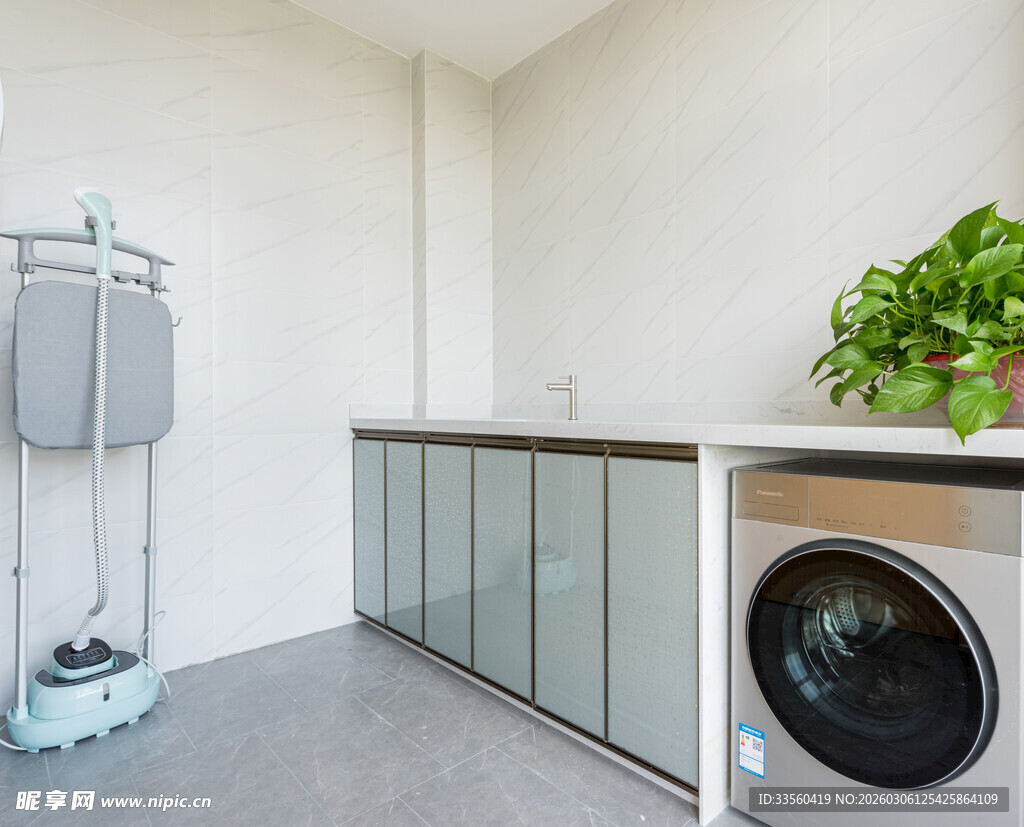 现代简约风洗衣房一角