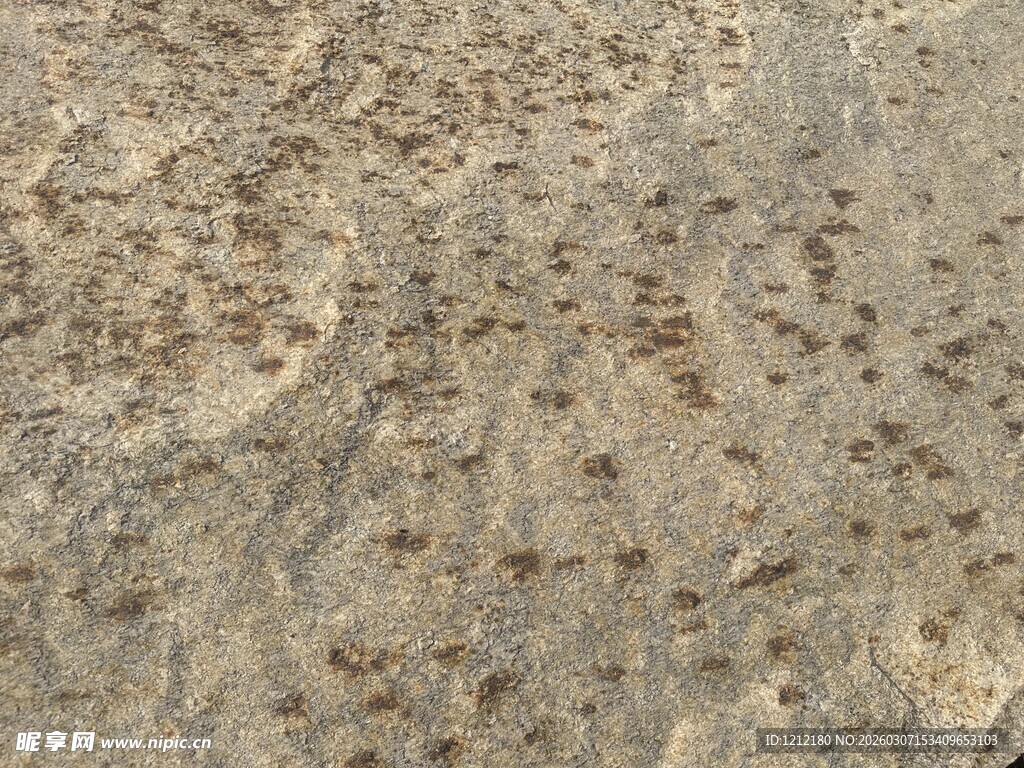 粗糙斑驳的石质纹理表面