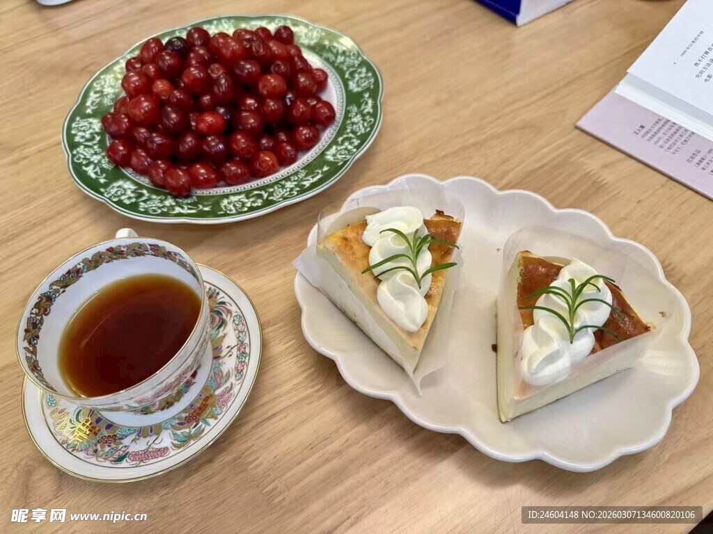 精致茶点与水果搭配