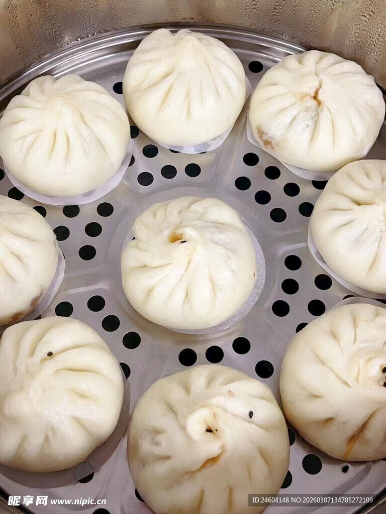 蒸笼里的美味包子