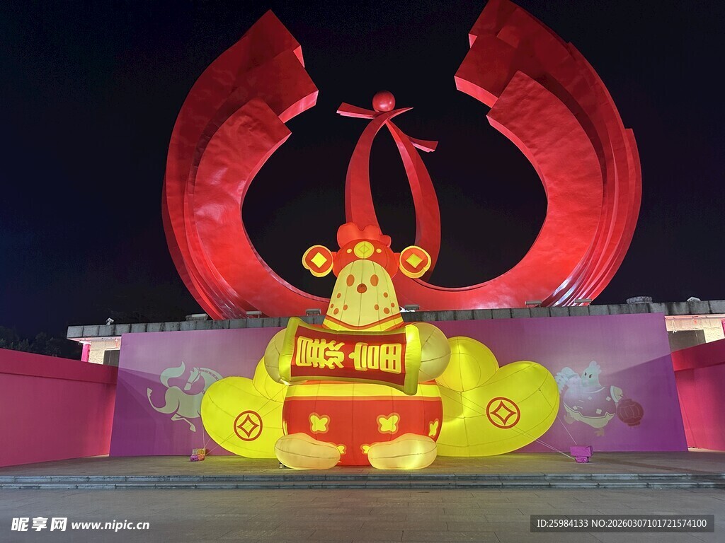 可爱丹凤朝阳清远鸡彩灯