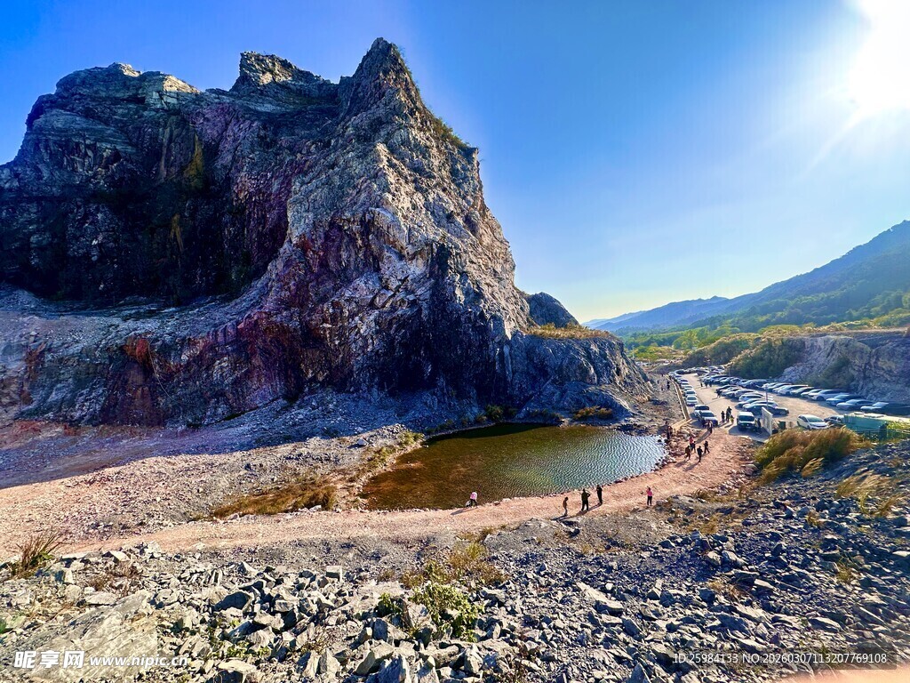 浮日蓝矿阳光日照金山