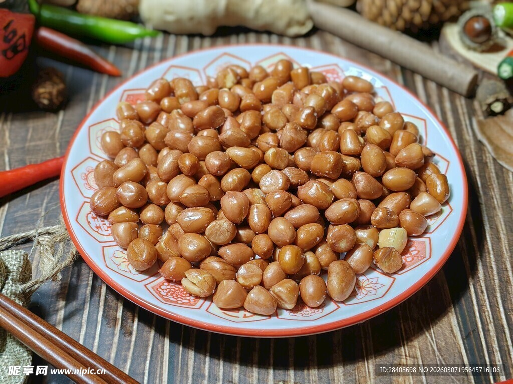 一盘美味花生米