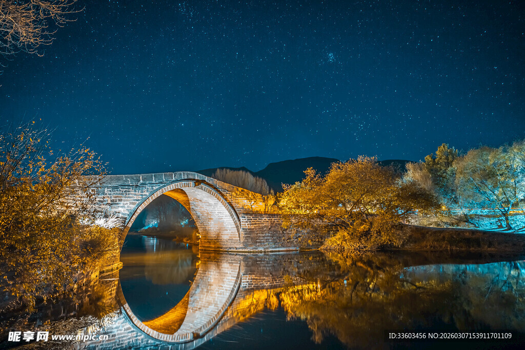 月夜下的古桥美景