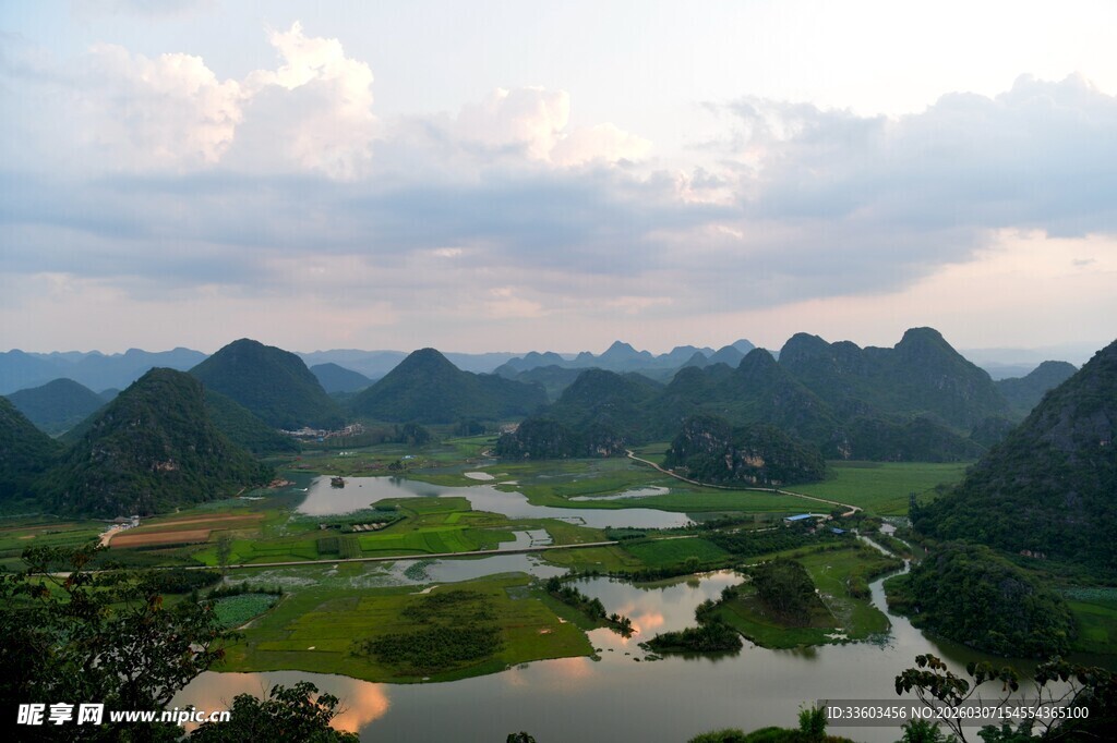 山水相依的壮美田园风光