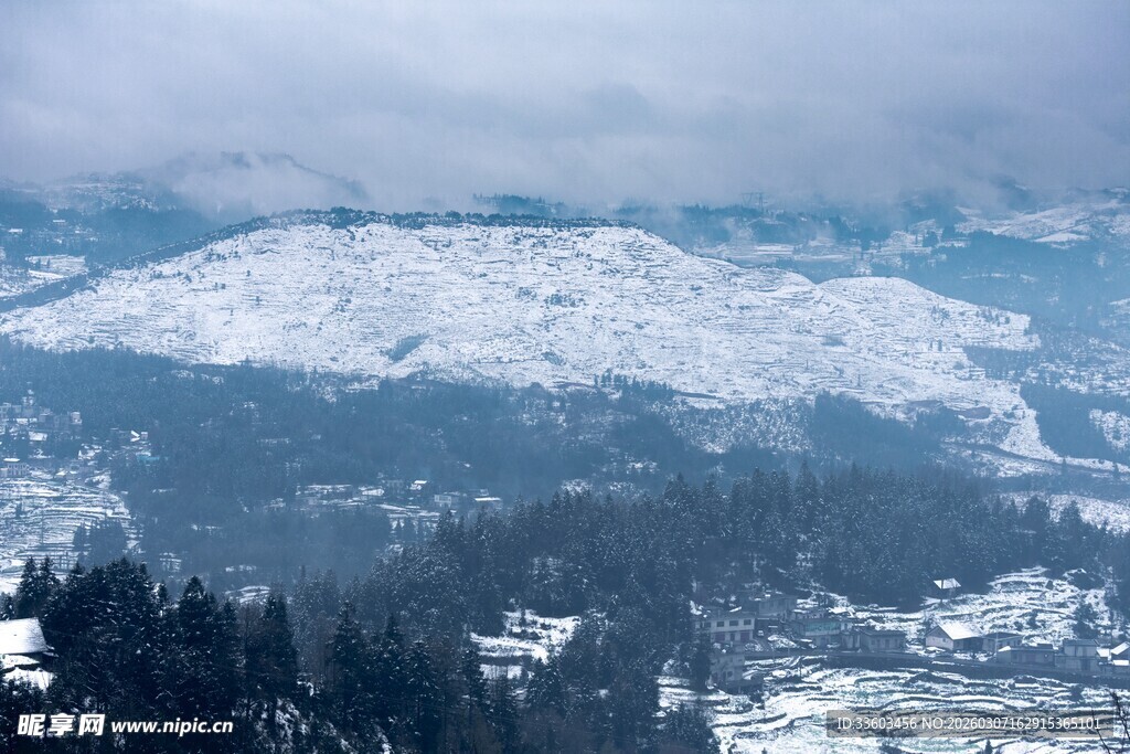 雪山壮丽景观