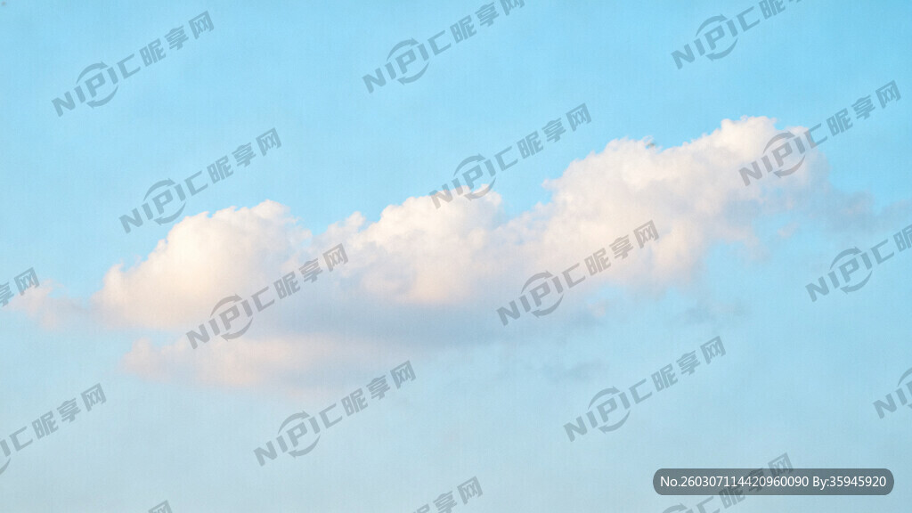 带有蓝天祥云淡淡的背景图