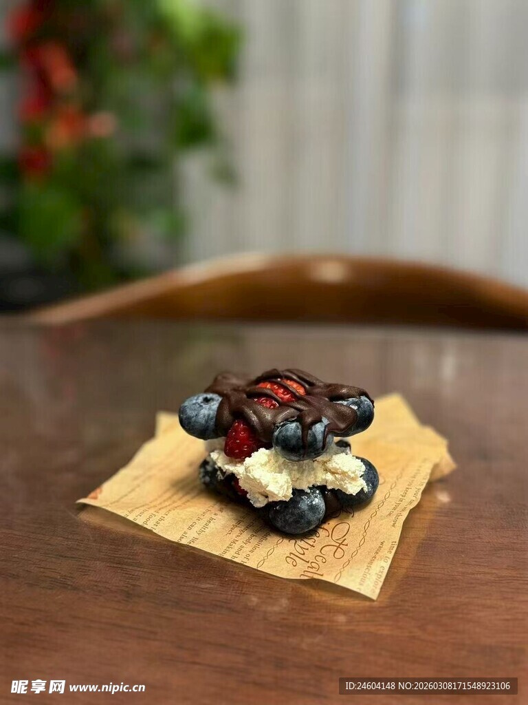 美味浆果酸奶点心