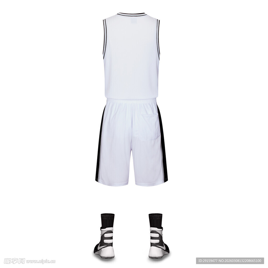 白色篮球运动套装及球鞋