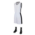 白色篮球服套装及配套鞋