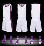 白色篮球服套装及鞋袜展示