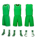 绿色篮球运动套装及鞋袜