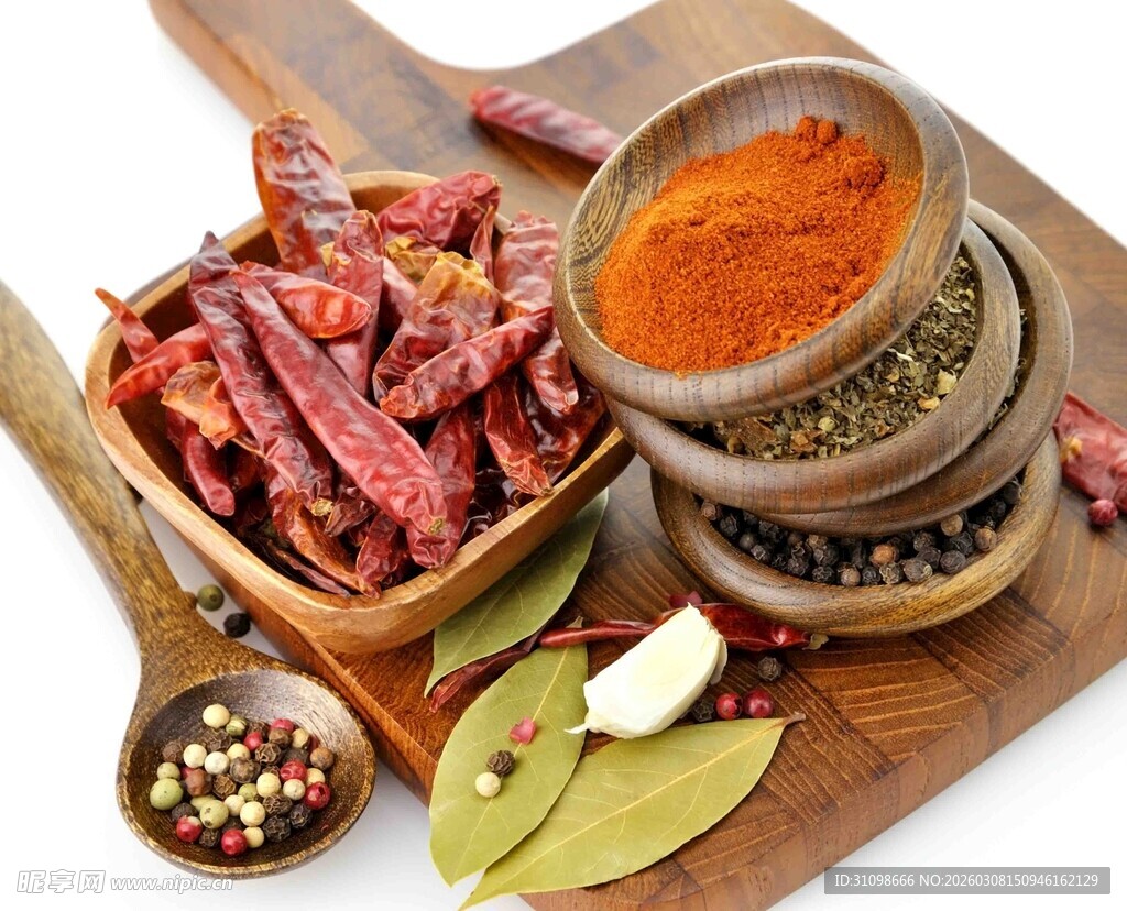 多样香料与肉类的诱人组合