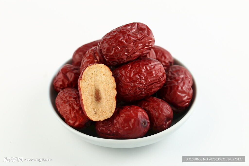 碗中饱满红枣诱人