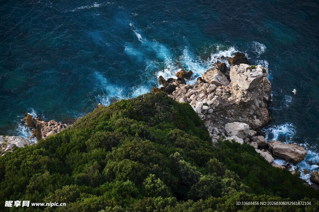 山海相依的壮丽自然景观
