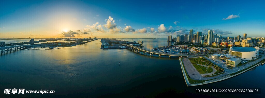 城市滨水风光全景图