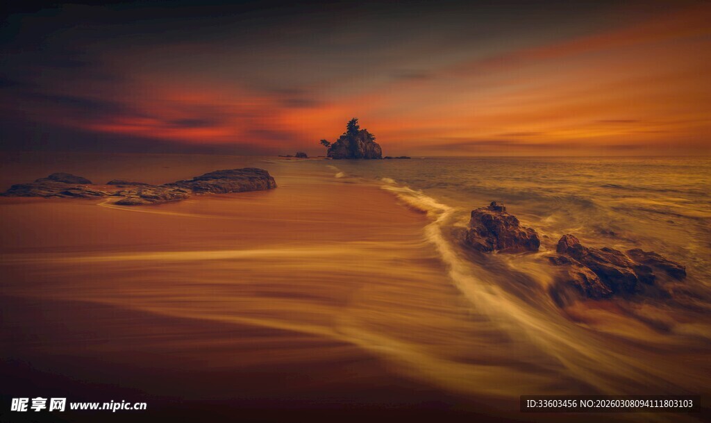 沙漠壮丽黄昏景观