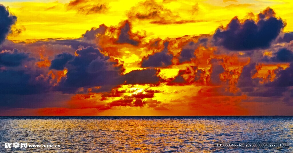 海上壮丽晚霞美景