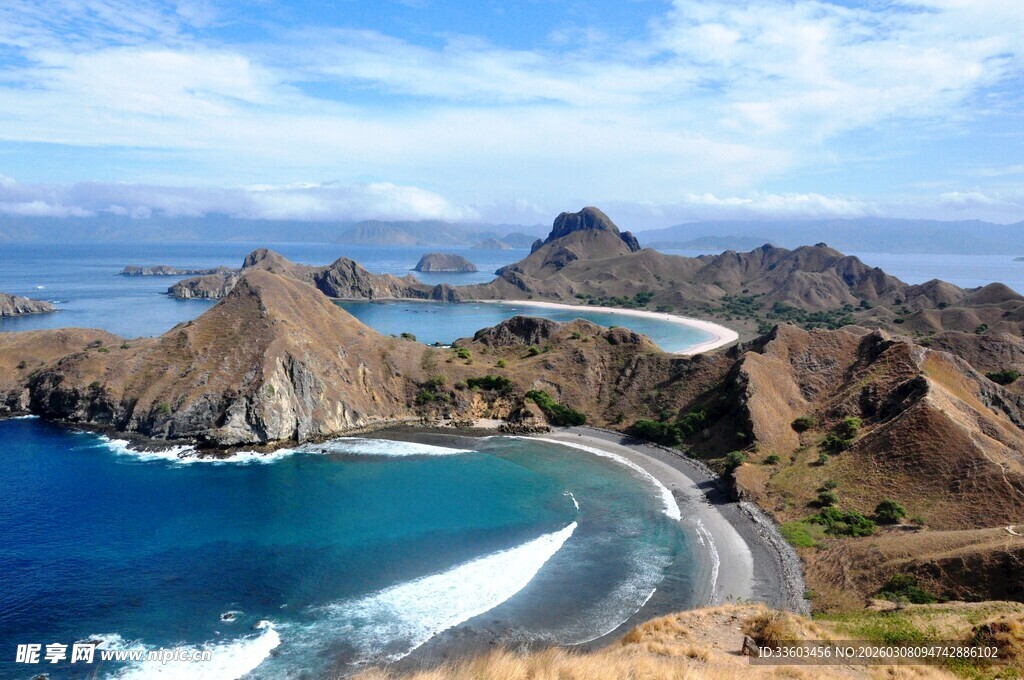 海岸公路蜿蜒于山海之间