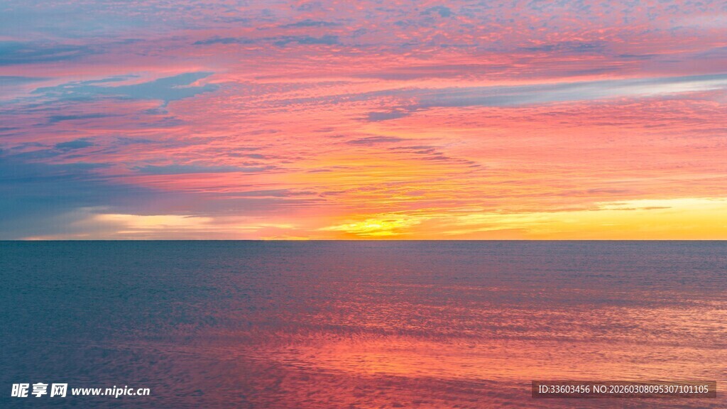 海上绚丽日出美景