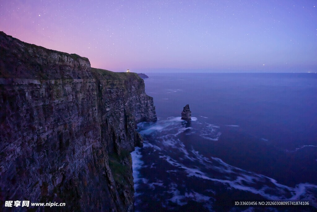 悬崖边的绝美海上暮色