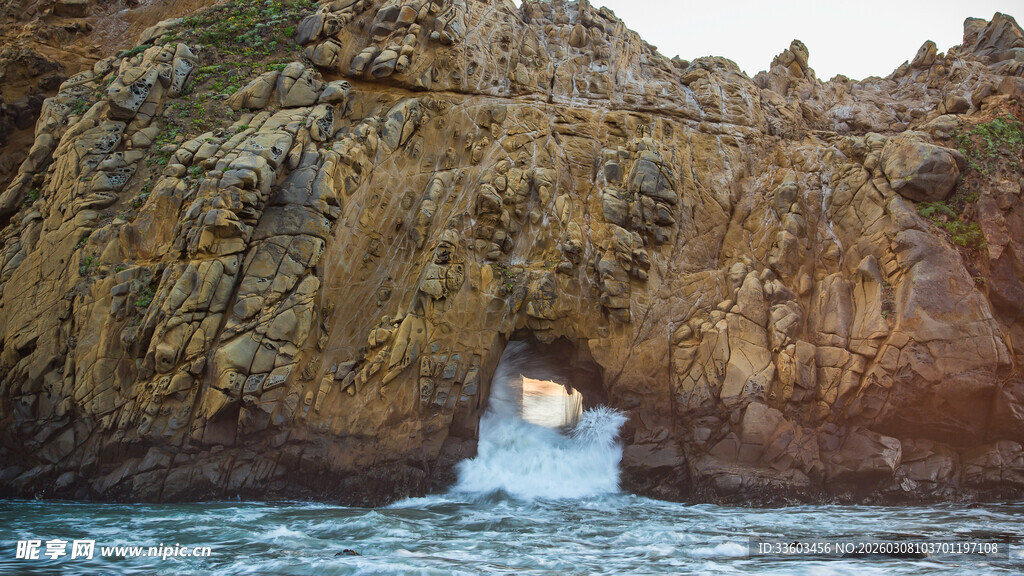 海上岩石天然拱形奇观