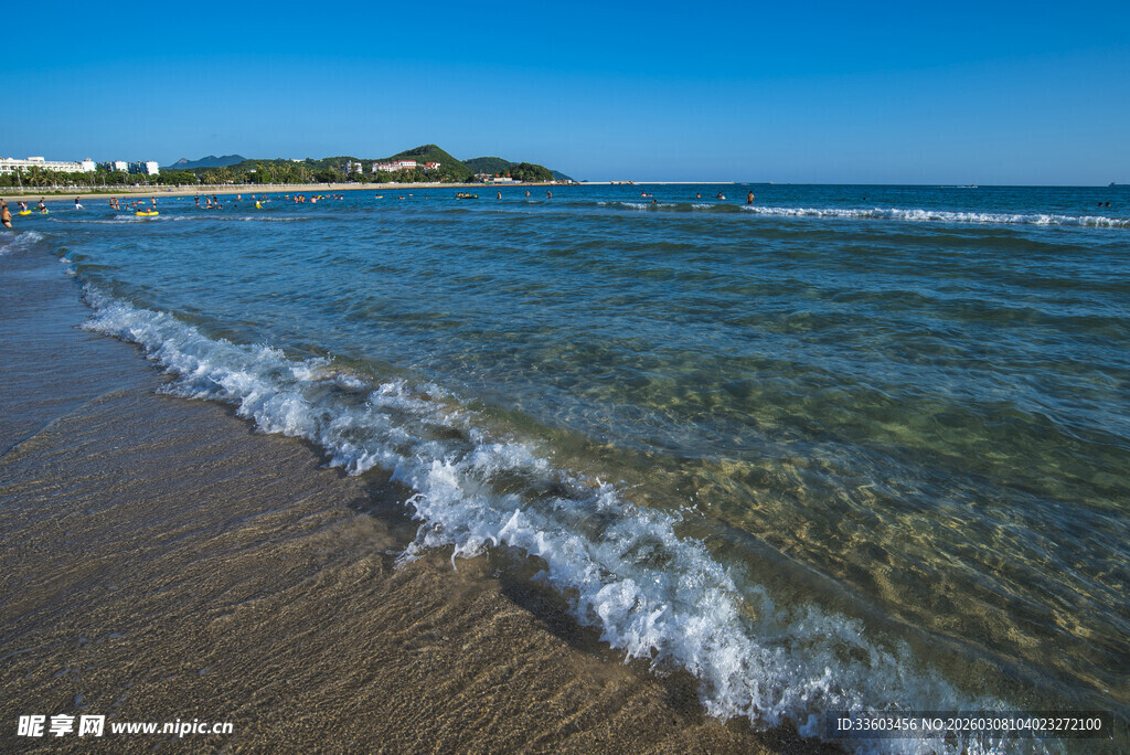 美丽海滨沙滩海浪景观
