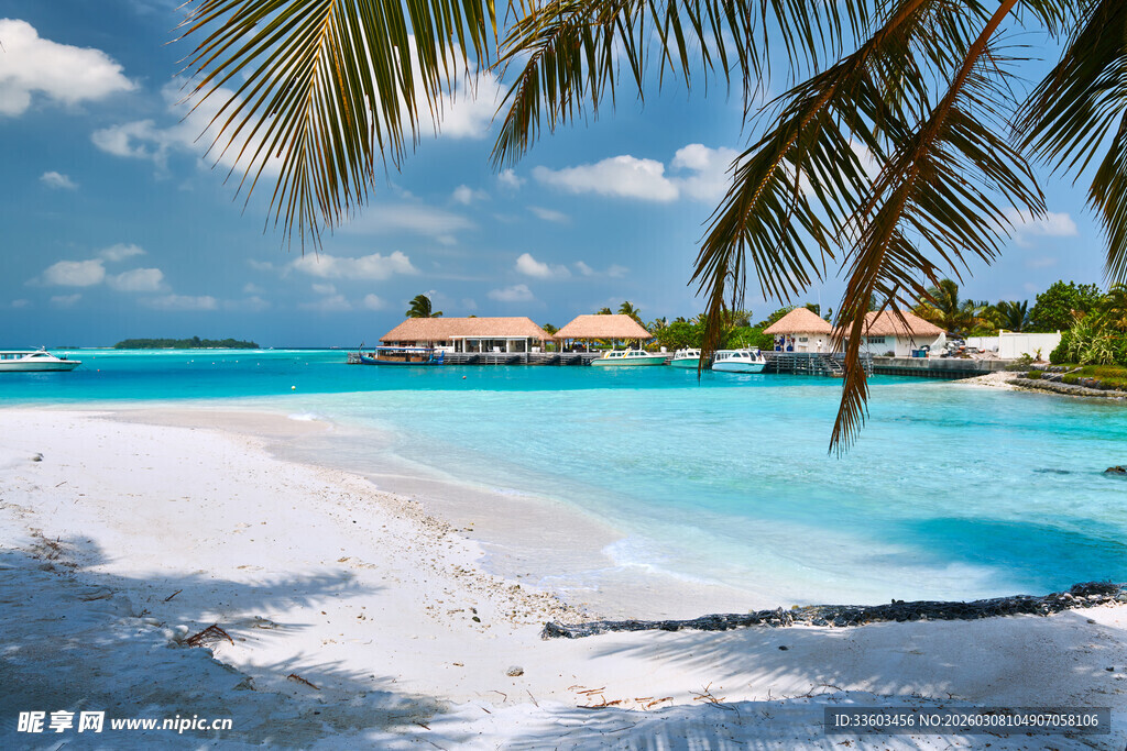 梦幻海岛泳池度假美景