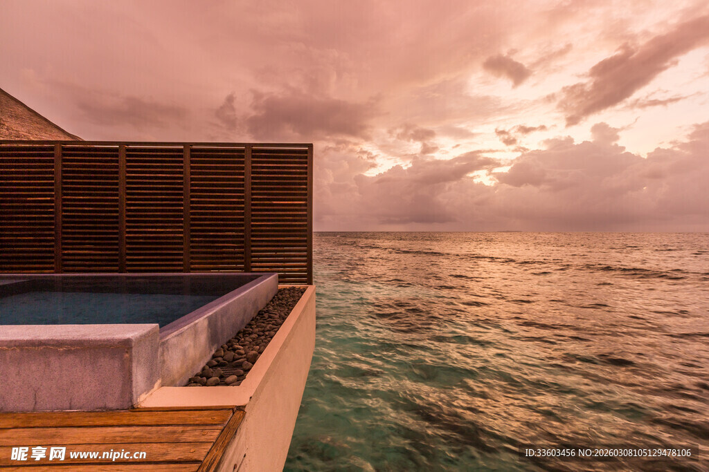 海边木屋旁的绝美海景