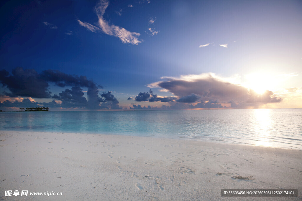 美丽海滩日出美景