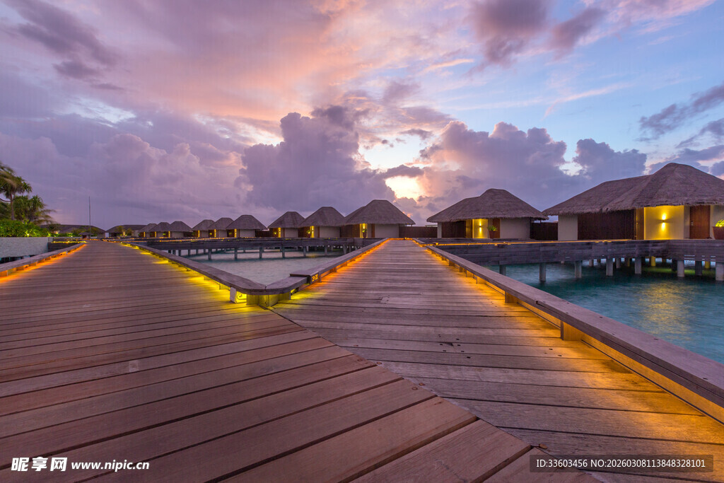 马尔代夫水上木屋美丽夜景