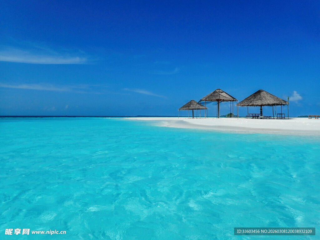 梦幻海岛蓝水度假风光